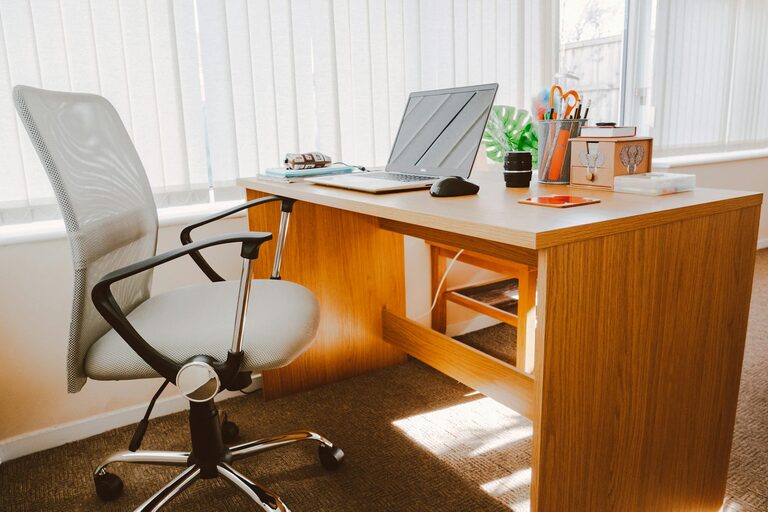 Tips for Choosing a Comfortable Desk Chair for All-Day Use